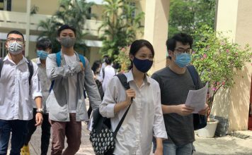 Sáng 9/8, gần 867.000 thí sinh cả nước bước vào môn thi đầu tiên
