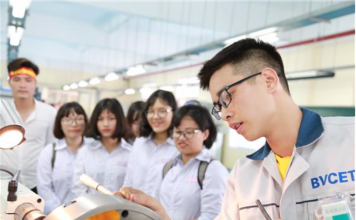 Mức trần học phí trường nghề năm 2021 – 2022 giữ ổn định, không tăng